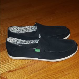 Sanuk black loafers size 10